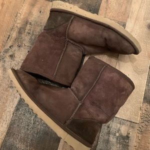 Clobber Australian UGG boots well loves size 9
